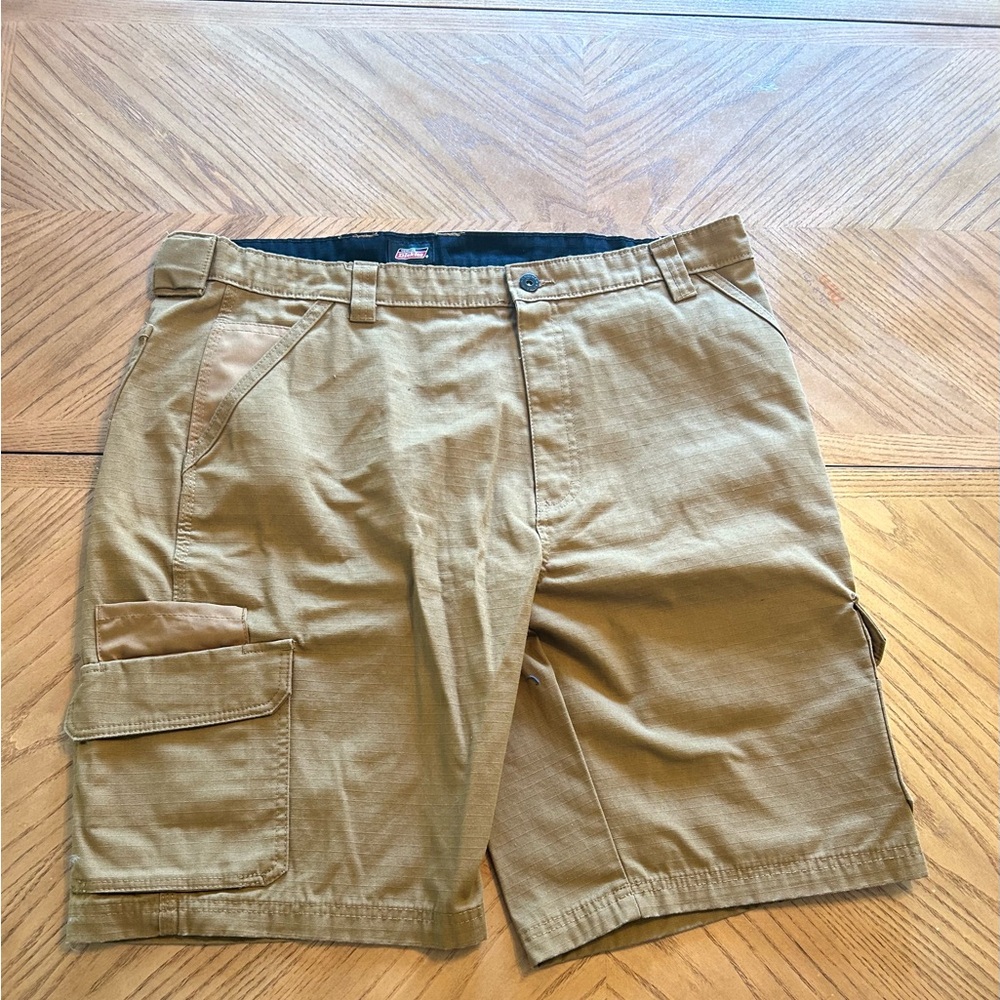 Dickies Tan Cargo Shorts Classic Style
